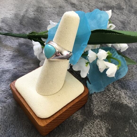 Sterling Silver Blue Stone Ring - Picture 2 of 9